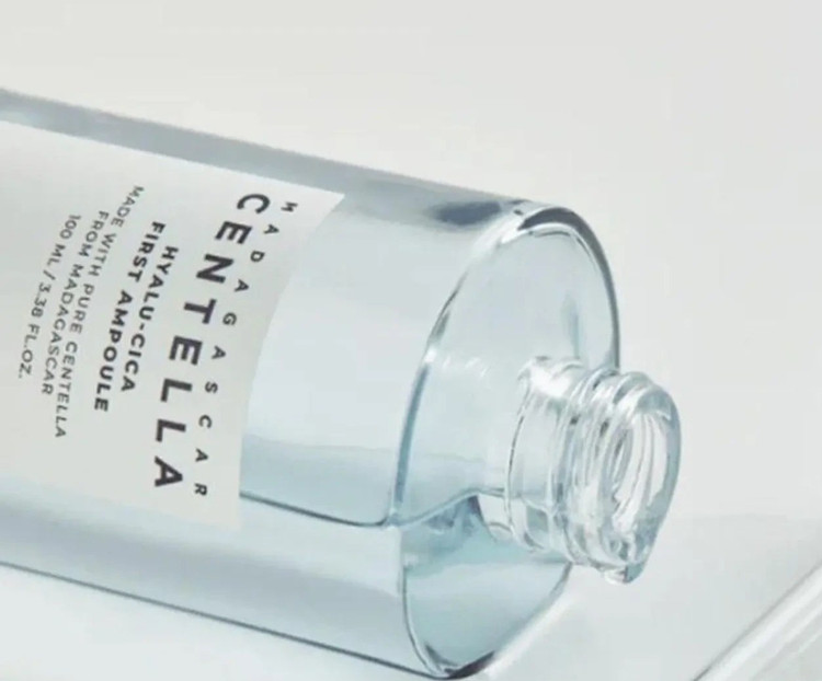 سرم مرطوب کننده پوست ماداگاسکار مدل هیالو سیکا (Hyalu-Cica) مناسب انواع پوست برند سنتلا اورجینال _ فروشگاه ویونا