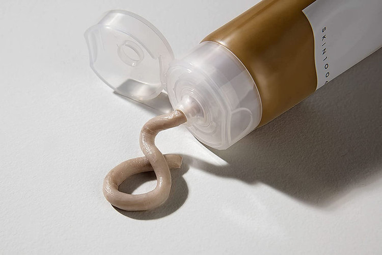 ترکیبات فوم شستشو سنتلا مدل Ampoule حاوی عصاره سنتلا آسیاتیکا و هیالورونیک اسید برای تسکین پوست