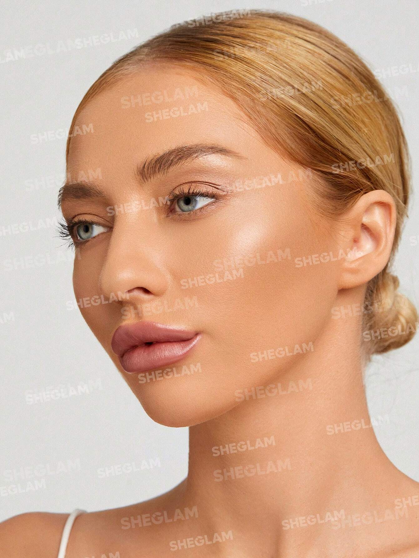 ۱۰. کانتور صورت حرفهای با ظاهر طبیعی و تعریف بالا Color Sculpt Stick فروشگاه آرایشی و بهداشتی ویونا