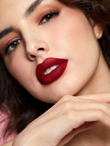 قیمت رژ لب مات شیگلم رنگ Crimson قرمز عمیق - فروشگاه آرایشی و بهداشتی ویونا