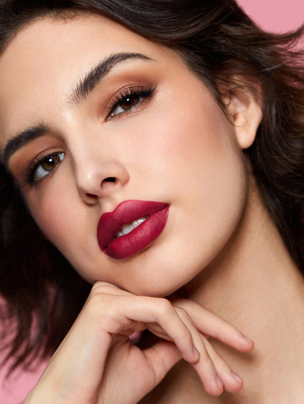 قیمت خرید رژ لب شیگلم رنگ Attraction قرمز توتفرنگی - فروشگاه آرایشی و بهداشتی ویونا
