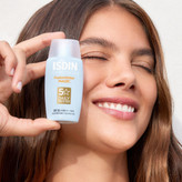 کرم ضدآفتاب بدون رنگ فیوژن واتر مجیک SPF50 | آرایشی بهداشتی ویونا