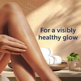 بافت ژل روغن Vaseline Cocoa Radiant روی پوست