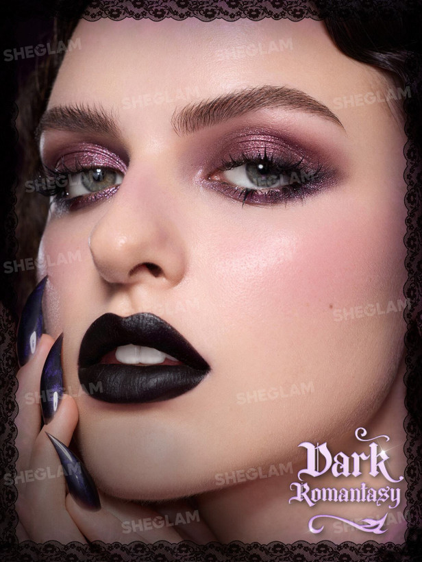 ۶. بافت و رنگدهی پالت Dark Romantasy شیگلم روی پلک — فروشگاه آرایشی و بهداشتی ویونا